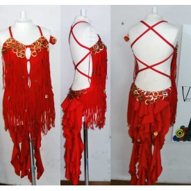 Abito da latino donna in lycra rossa. Particolarissimo abito da latino con frange in lycra.